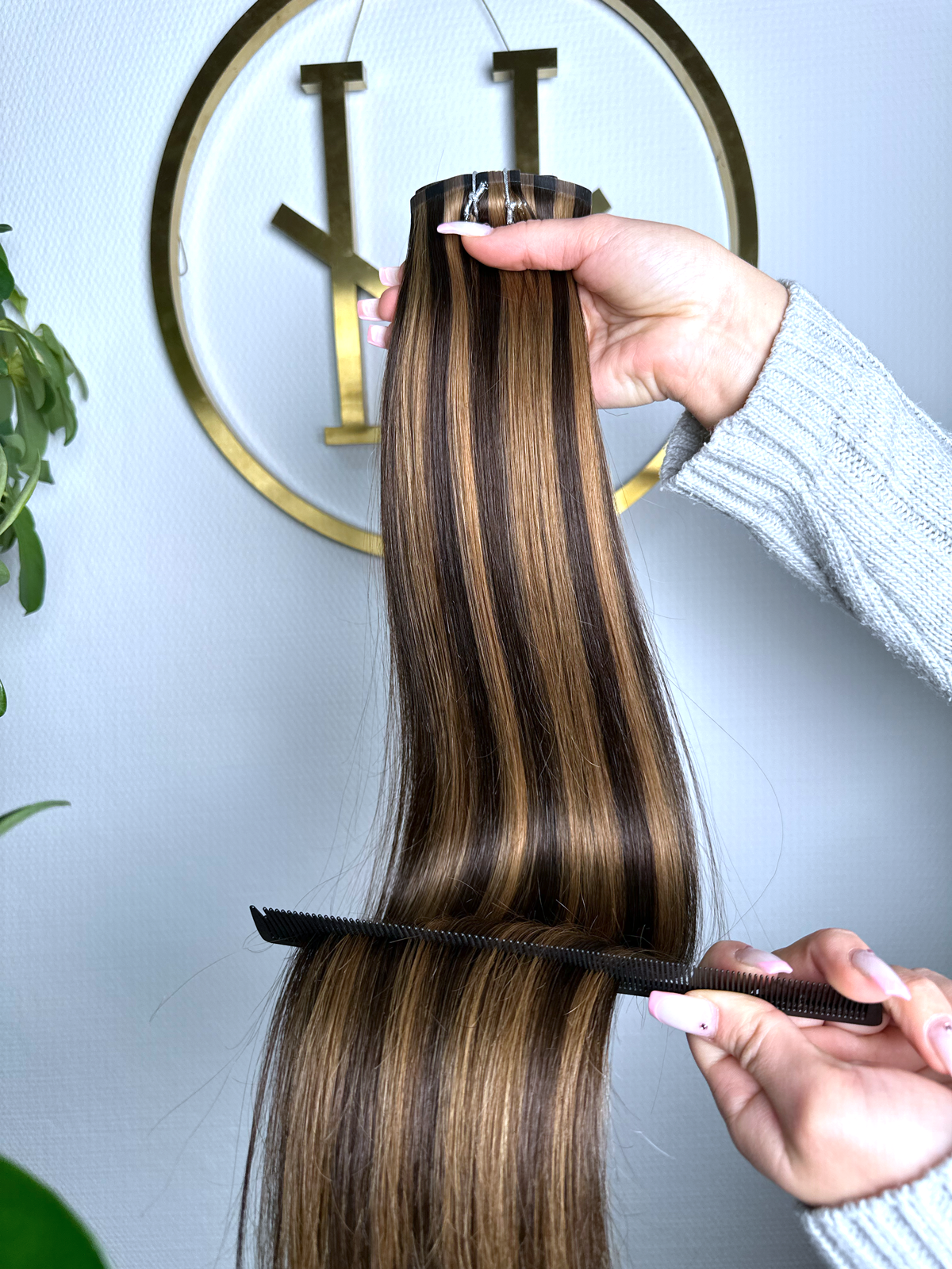 #2/6 - INVISIBLE CLIP EXTENSIONS 150G - GESTRÄHNTES DUNKELBRAUN ASCH UND DUNKELBLOND GOLD ♡