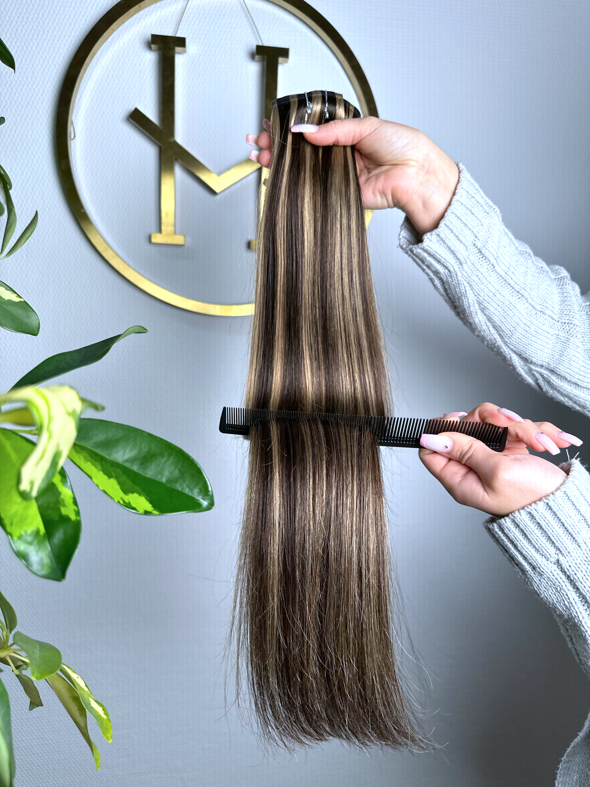#2/6 - INVISIBLE CLIP EXTENSIONS 225G - GESTRÄHNTES MITTELBLOND GOLD UND DUNKELBRAUN ♡