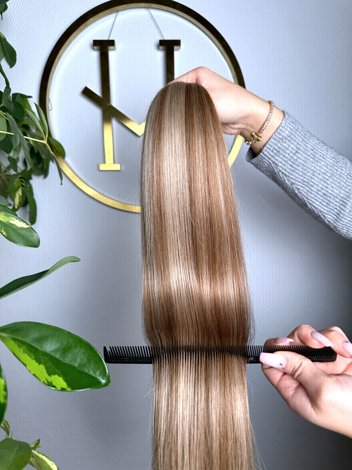 #5P18A ASCHIG GESTRÄHNTE US WELLIGE TAPE EXTENSIONS 65CM ♡