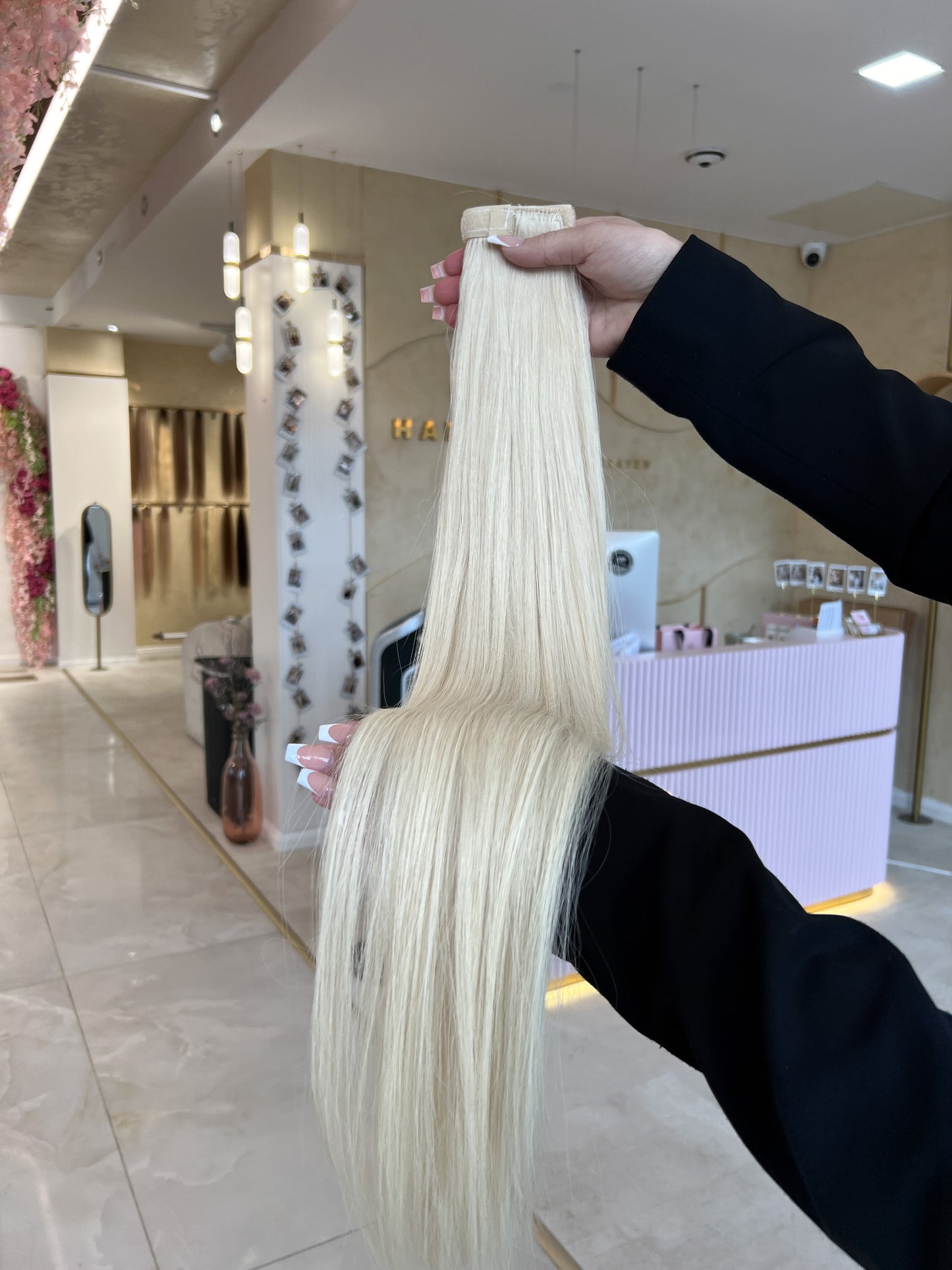 #PEARL WHITE PONYTAIL 130G - 65CM