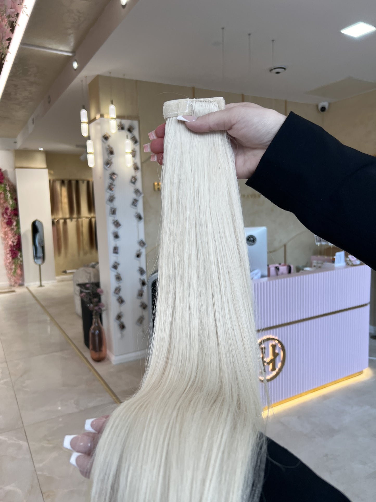 #PEARL WHITE PONYTAIL 130G - 65CM