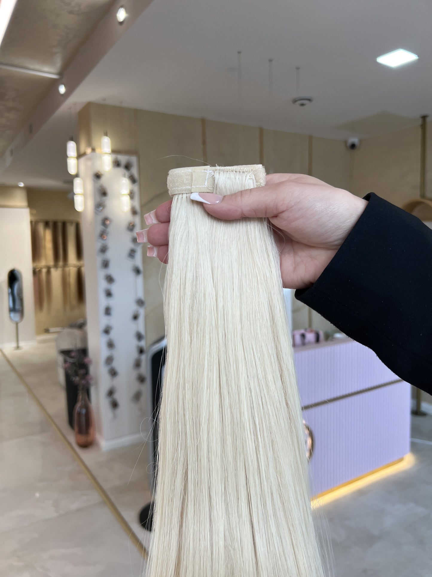 #PEARL WHITE PONYTAIL 130G - 65CM