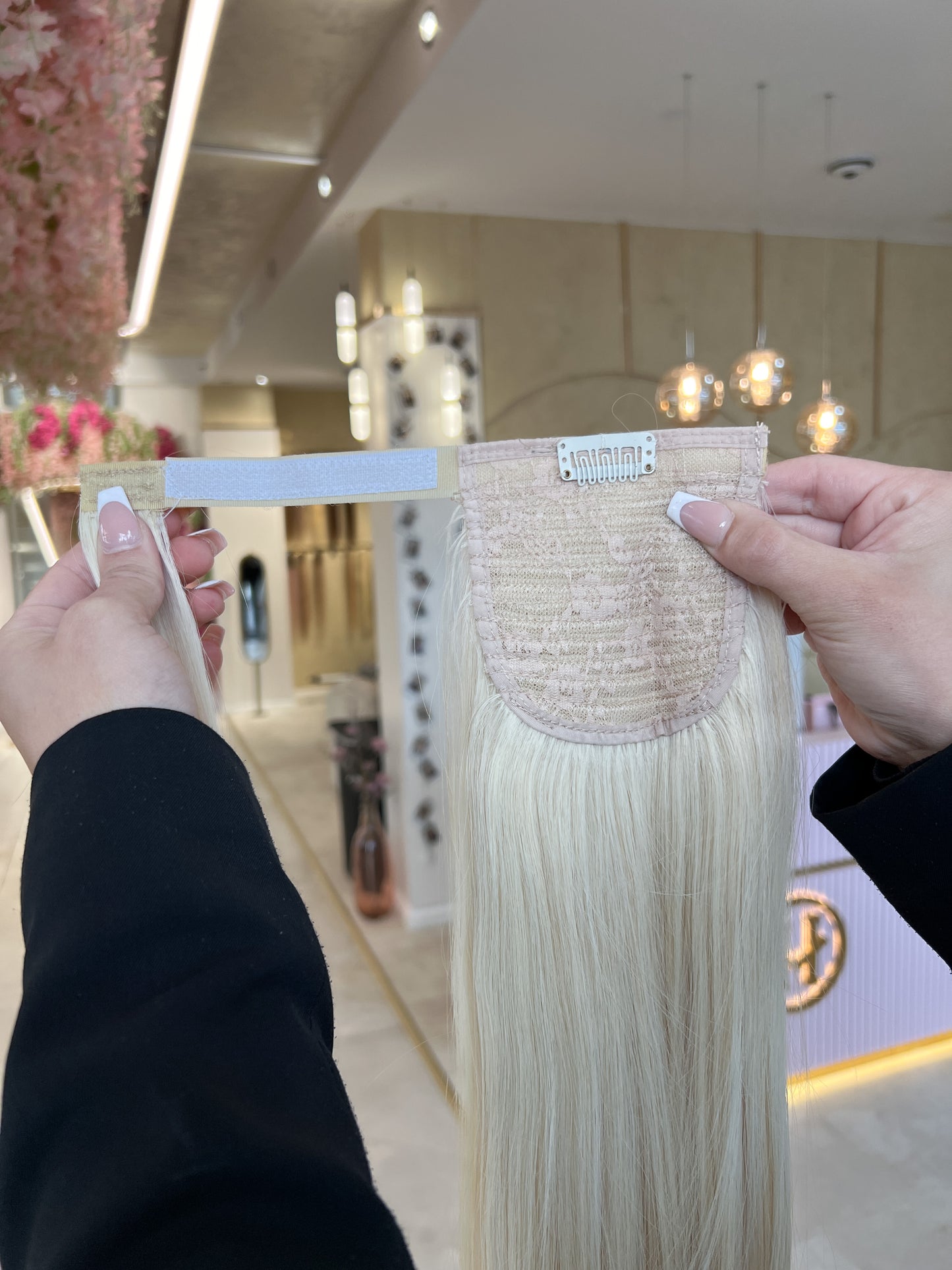 #PEARL WHITE PONYTAIL 130G - 65CM