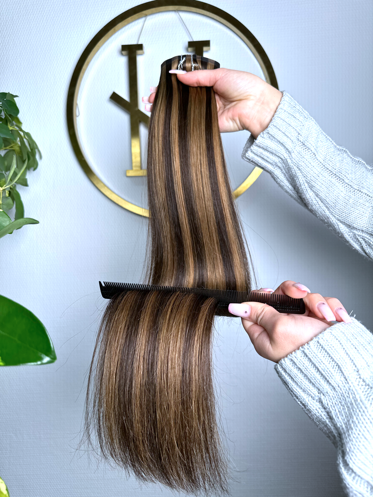 #2/6 - INVISIBLE CLIP EXTENSIONS 225G - GESTRÄHNTES MITTELBLOND GOLD UND DUNKELBRAUN ♡