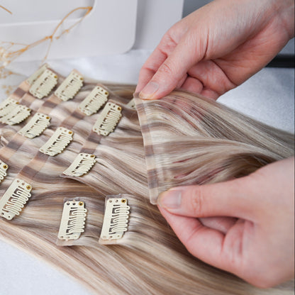 #FROSTY - INVISIBLE CLIP EXTENSIONS - GESTRÄHNTES MITTELBRAUN PEARL UND LICHTBLOND ASCH ♡