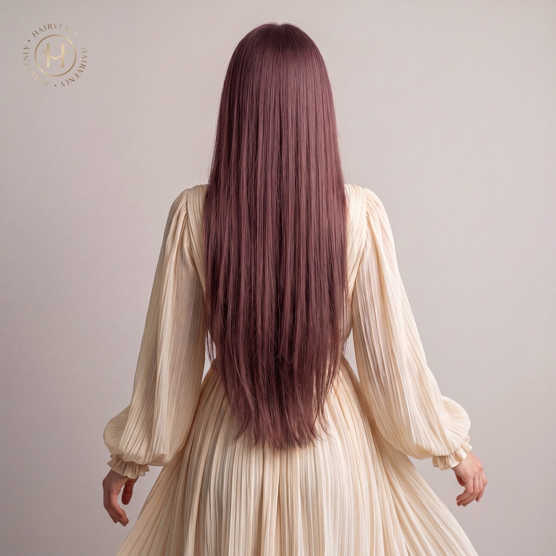 Berry Velvet – Hairvenly Standard Tape Extensions am Modell